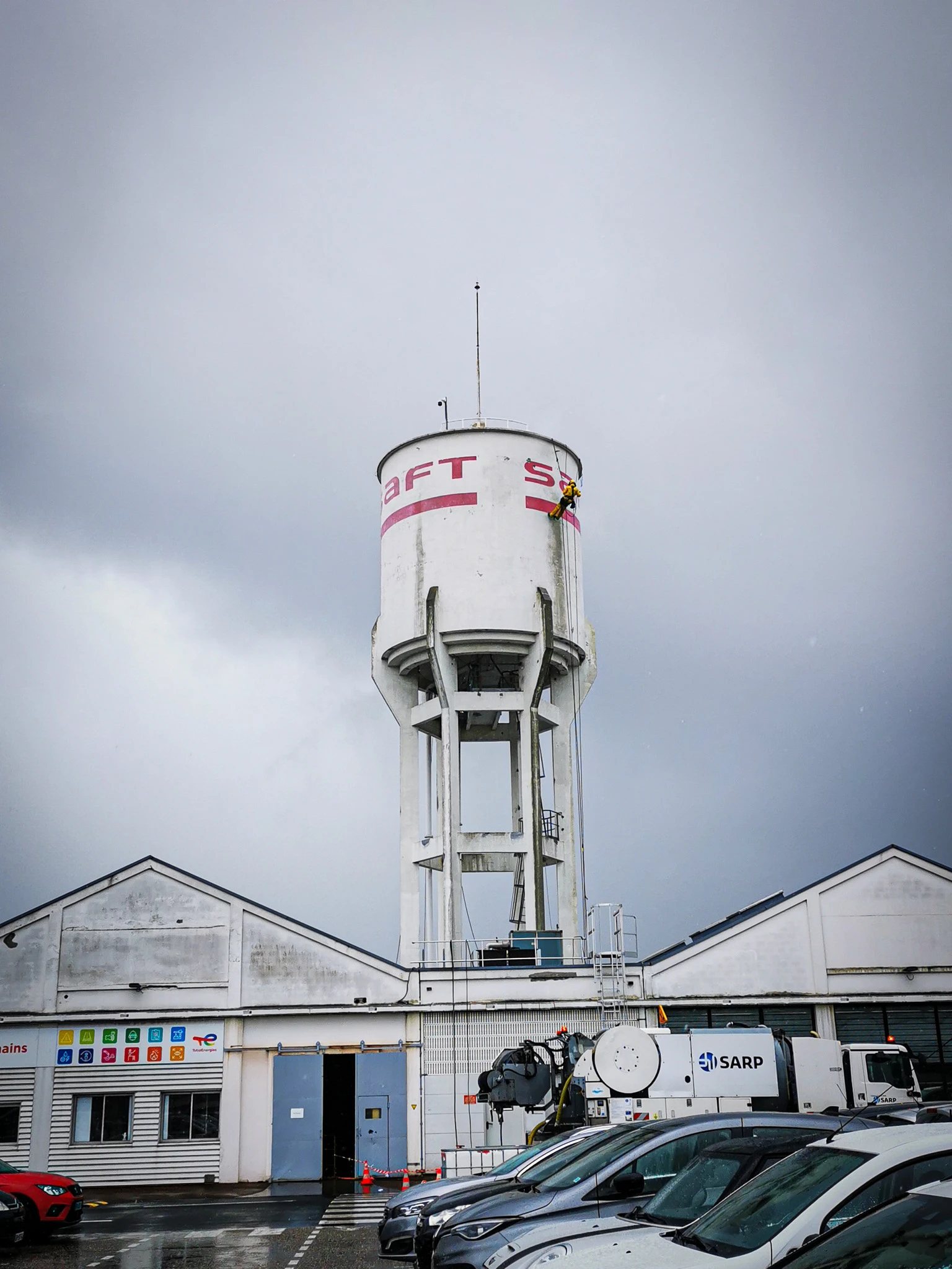 Intervention de cordistes MS Access pour marquer son territoire chez SAFT BORDEAUX à Bordeaux (industrie) – 1